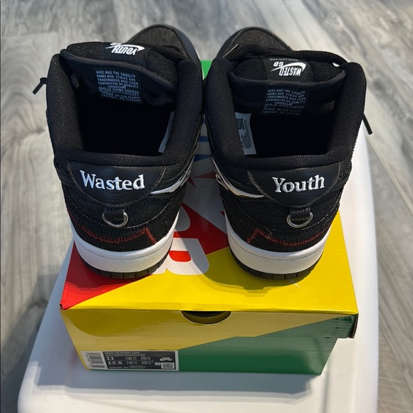 Nike SB Dunk Low Wasted Youth - Picture 1 of 11